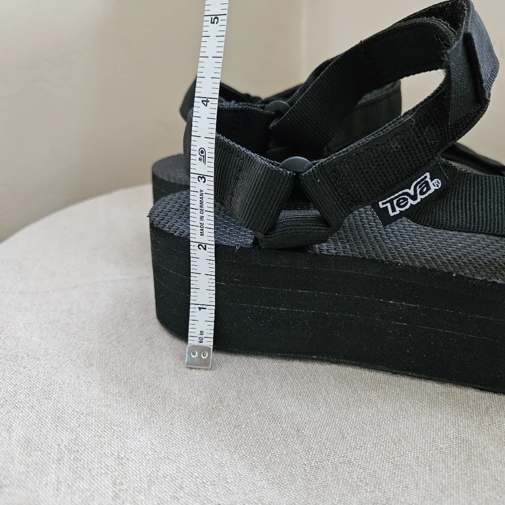 Teva Flatform Universal Sandal Size 9. - Picture 9 of 9